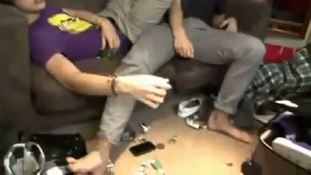 Louis Tomlinson One Direction Barefoot Video