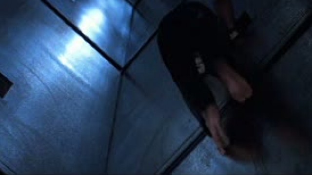 Bruce Willis Barefoot in Die Hard